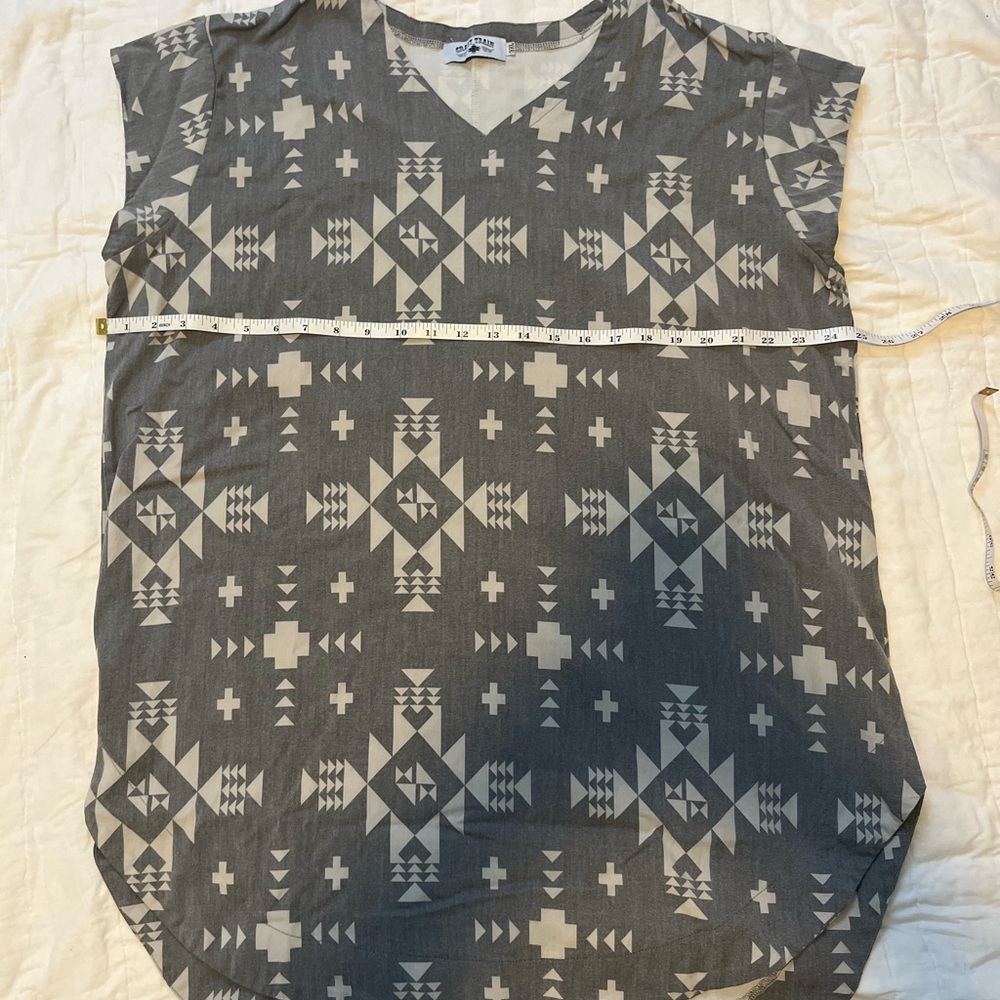 Crazy Train Charcoal Geometric Short Sleeve Top